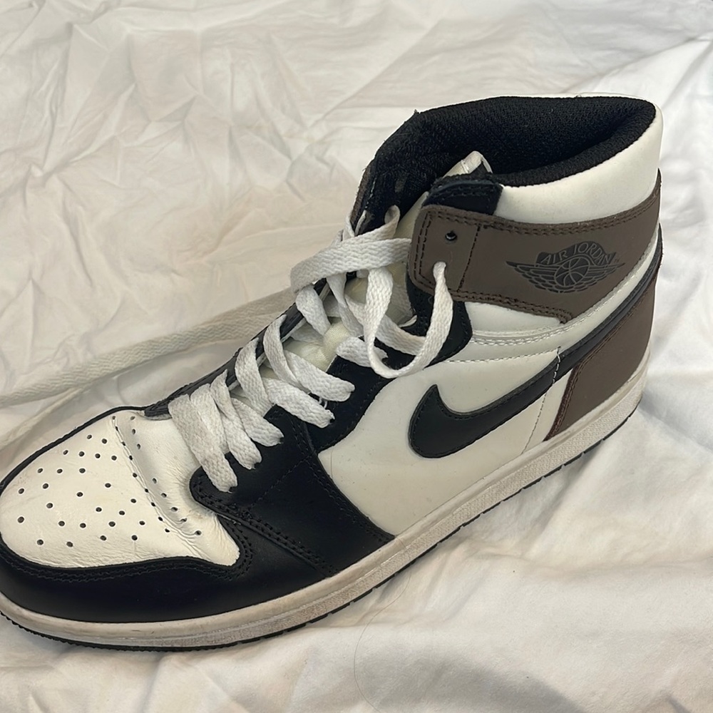 Brown and black Nike tennis shoes